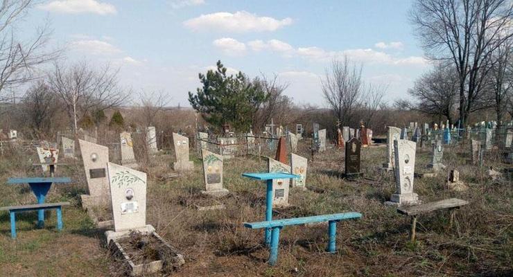 В Донецкой области женщина подорвалась на кладбище