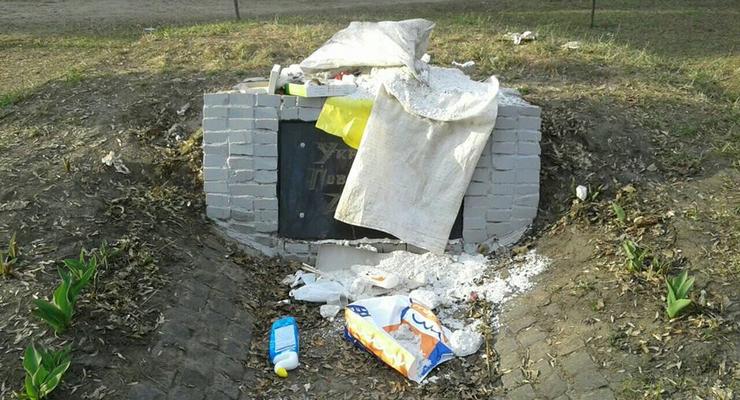 В Харькове хулиганы осквернили памятник воинам УПА