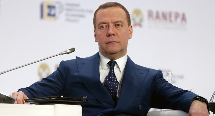 Медведев поручил Кабмину помочь подсчитать "ущерб Крыму от Украины"