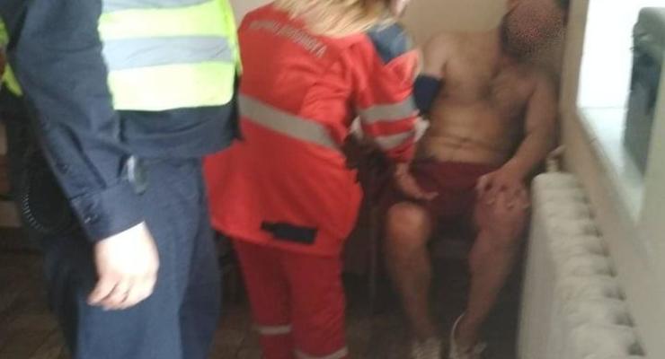 В Киеве полицейские спасли мужчину от самоубийства