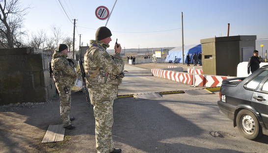 КПВВ "Марьинка" заработал и пропустил уже более 8000 лиц