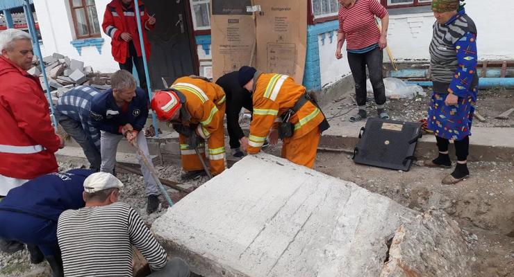 В Черкасской области на рабочего упала бетонная плита