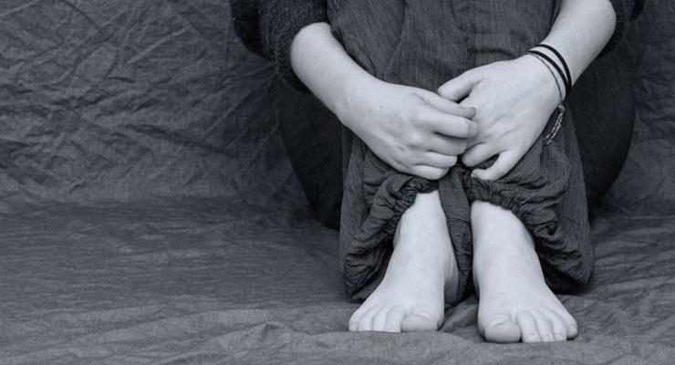 “Карлик в сером свитере”: В Херсонской области изнасиловали беременную девушку