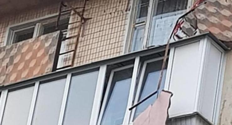 В Киеве в жилой многоэтажке обрушился балкон