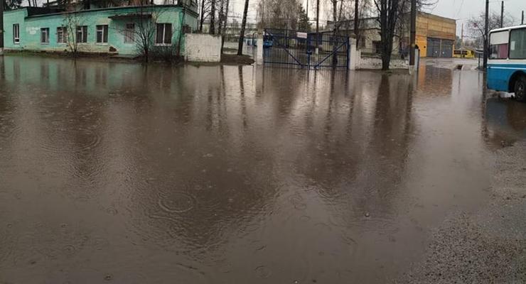 В Сумах мощный ливень затопил улицы города