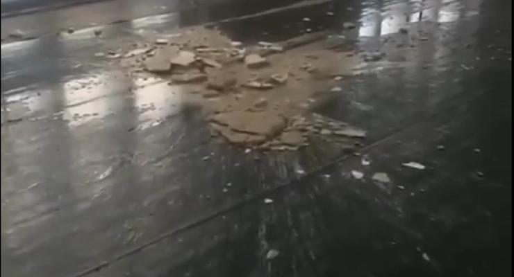 В театре Харькова на детей рухнула штукатурка