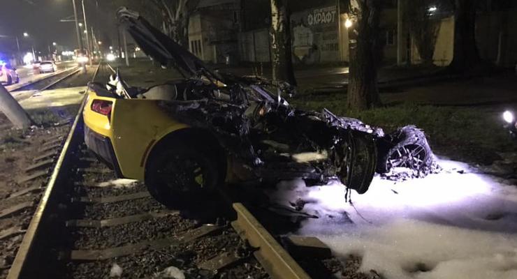 В Одессе в результате ДТП сгорел элитный спорткар