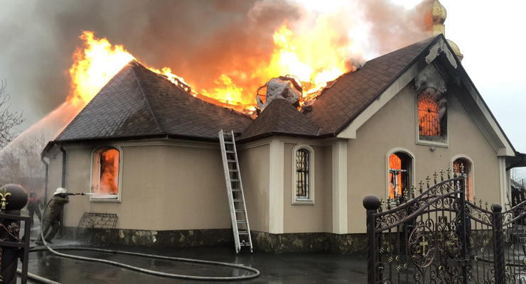 Поджог: Под Харьковом сгорел храм