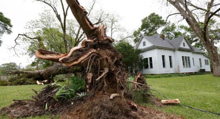 Из-за мощного урагана в Техасе погибли восемь человек
