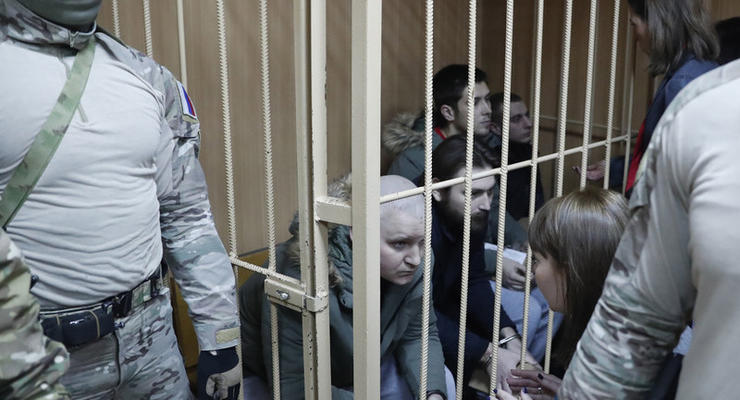 ФСБ продлило "расследование" по делу пленных моряков до осени
