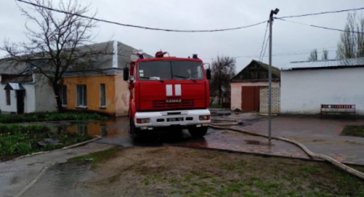 Украл ноутбук и заметал следы: известна причина пожара в школе Очакова