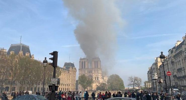 В Париже горит Собор Парижской Богоматери: часть здания утрачена безвозвратно