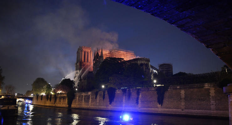 Спасены несущие конструкции собора Парижской Богоматери