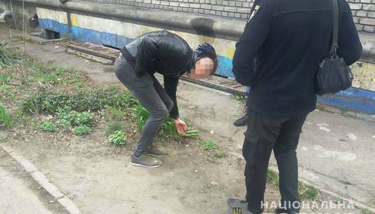 В Запорожье мужчина распространял наркотики с помощью "закладок"