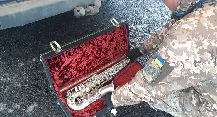 Из Украины в “ДНР” пытались вывезти саксофон стоимостью 560 тыс. грн
