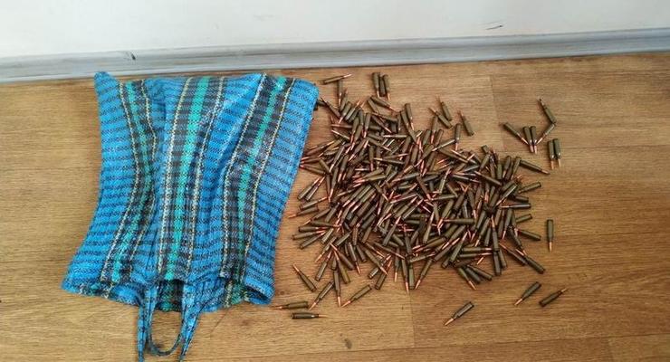 18-летний парень в Славянске сдал полицейским целый арсенал боеприпасов