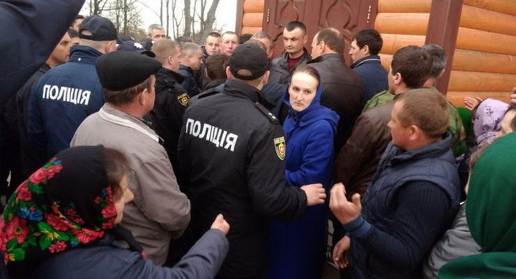 УПЦ МП заявила о захвате со штурмом храма в Ровенской области