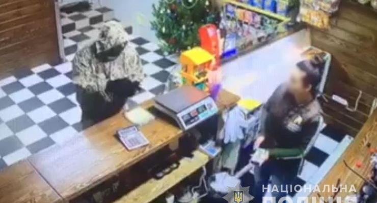 В Херсоне мужчина грабил магазины с игрушечным пистолетом