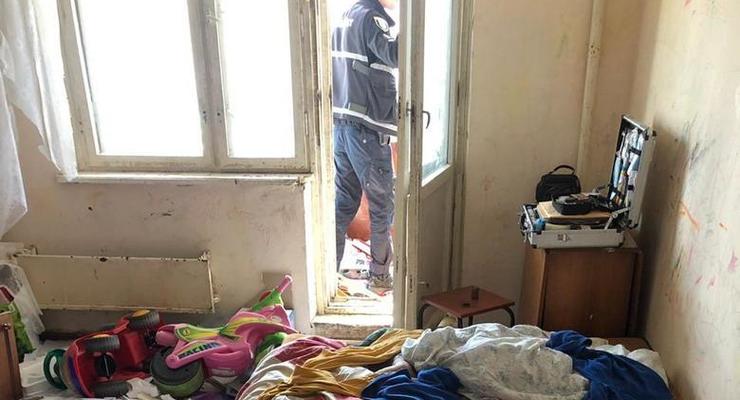 В Киеве двухлетняя девочка выжила после падения с шестого этажа