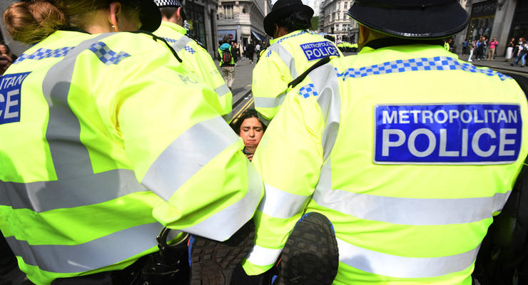 В Лондоне задержали полтысячи экологических активистов