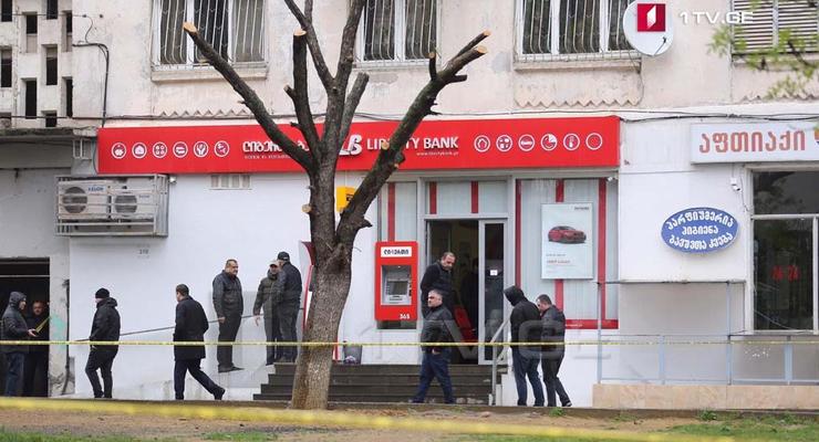 В Тбилиси ограбили банк сразу же после его открытия