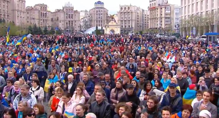 На Майдане проходит акция в поддержку Порошенко