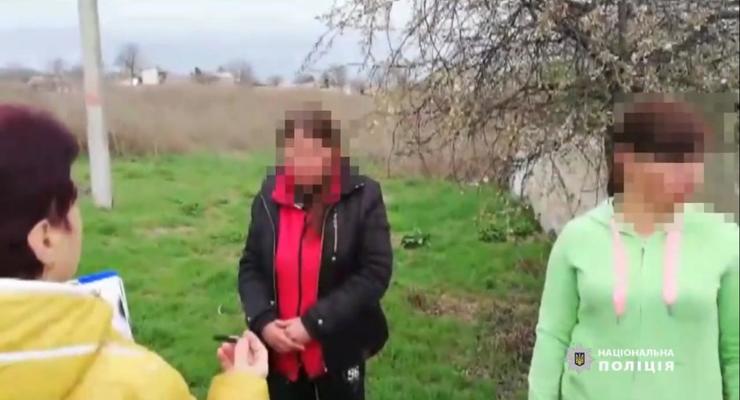 В Одесской области женщина бросила младенца в яму уличного туалета