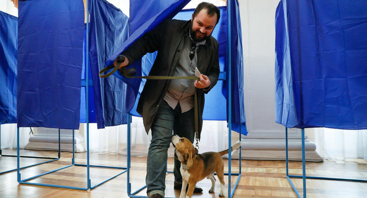 Первое нарушение: под Киевом избиратель убежал с бюллетенем