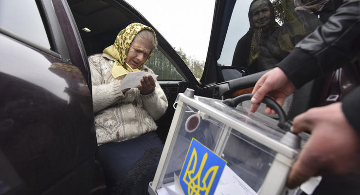 В Ужгороде избирателям шлют СМС о "правиле голосовать за другого кандидата"