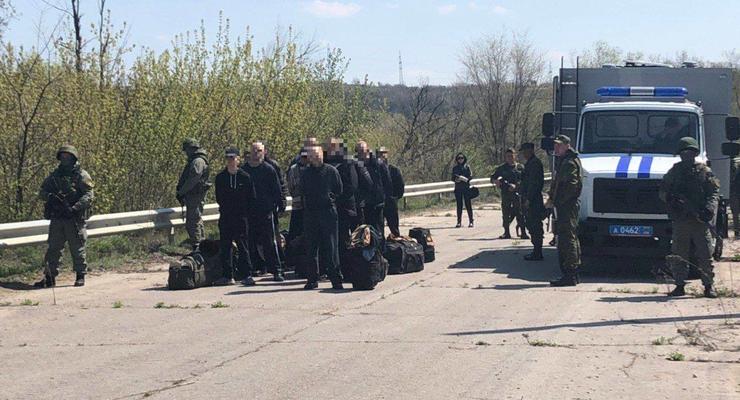 Боевики "ЛНР" передали Украине еще 60 заключенных - Денисова