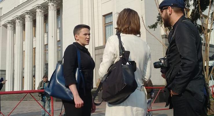 В платье и на каблуках: Как прошел первый день Савченко в Раде