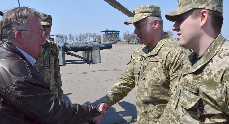 Министр обороны Дании встретился с командующим ООС в Краматорске