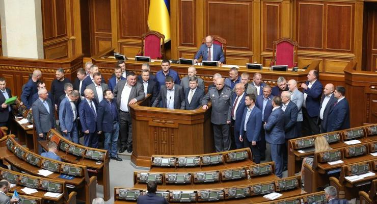 Депутатам осталось рассмотреть 72 поправки к закону о языке