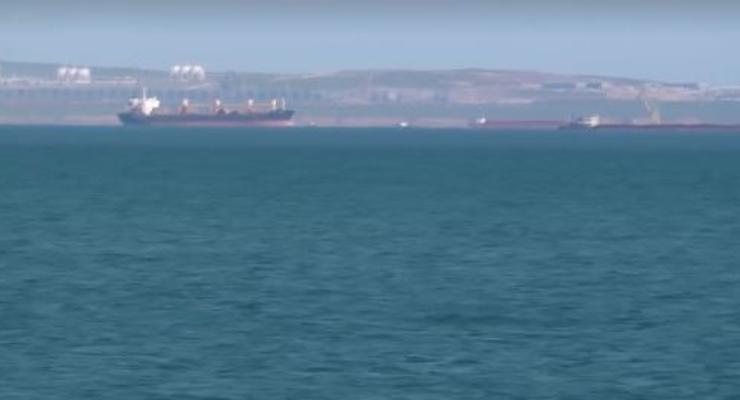 У Керченского пролива заметили большое скопление кораблей