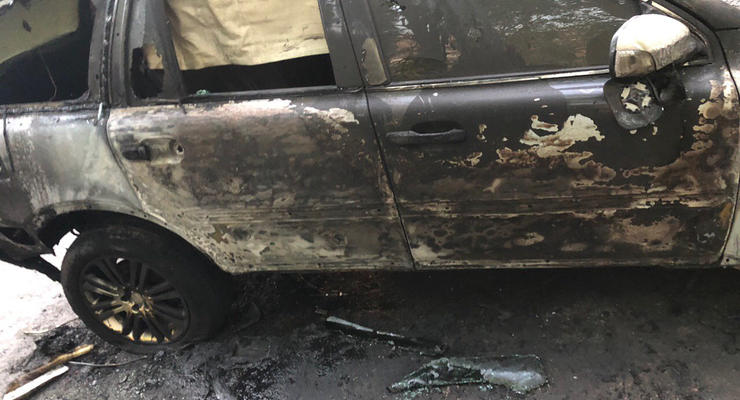 В Днепре снова сожгли авто главреда газеты Заря