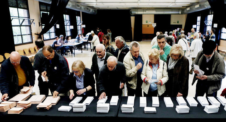 В Испании начались досрочные выборы в парламент
