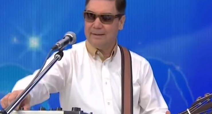 Президент Туркменистана исполнил рэп про коня