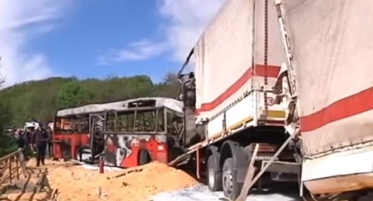 В Сербии при ДТП с автобусом погибли четыре человека