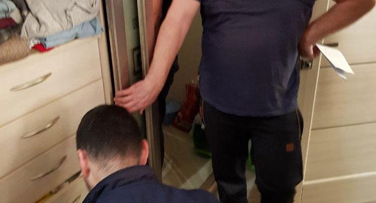 В Киеве чиновник сделал ремонт в своей квартире за бюджетные средства