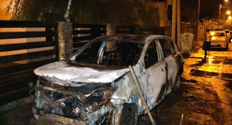 В Ровно секретарю горсовета сожгли Toyota RAV4