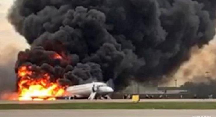 Итоги 5 мая: Пожар самолета в РФ и убийство копа