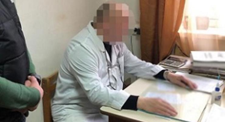 На Закарпатье врач требовал деньги за госпитализацию тяжелобольной женщины