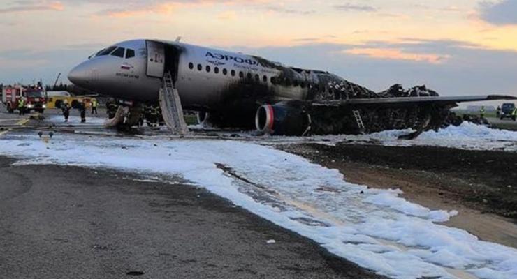 Названы версии аварии самолета в Шереметьево