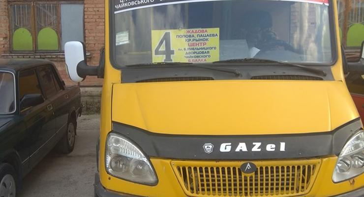 В Кропивницком пьяный пассажир чуть не задушил водительницу автобуса