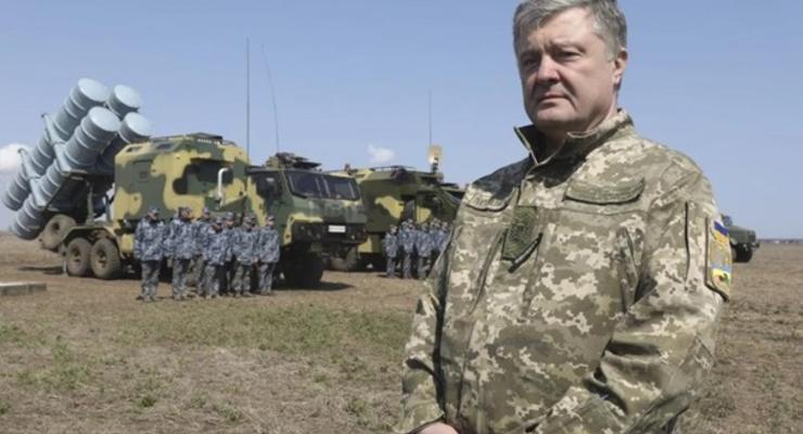 Порошенко попросил Зеленского заботиться об армии