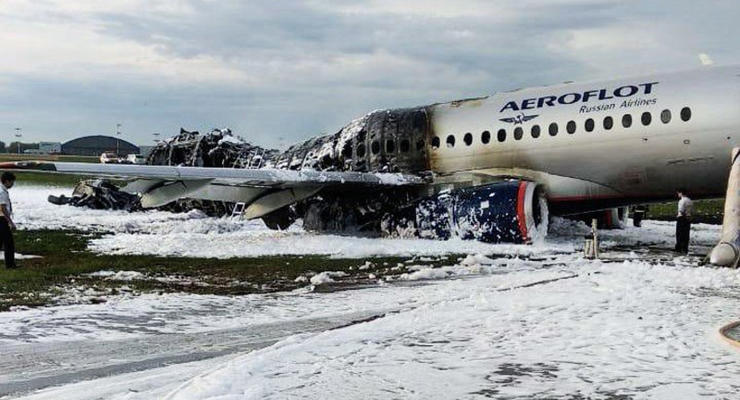 СМИ узнали об основной версии авиакатастрофы в РФ