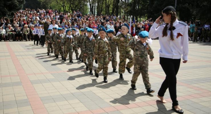 В России детсадовцев вывели на парад  "дошкольных войск"