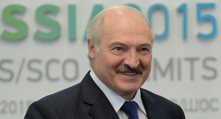 Лукашенко поздравил Путина, Порошенко и Зеленского с Днем Победы