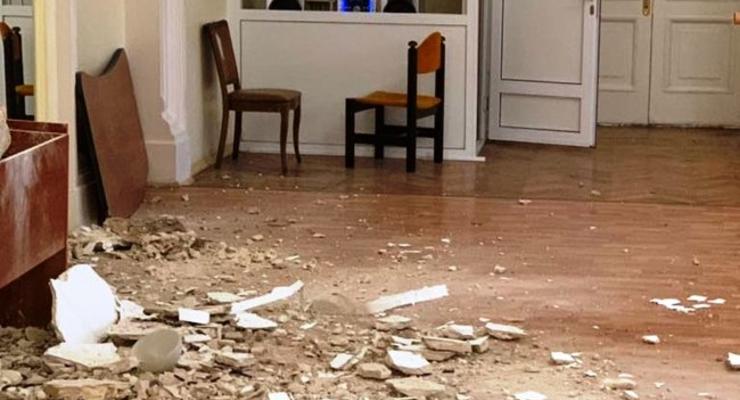 В киевском Доме учителя обвалился потолок, в зале были дети