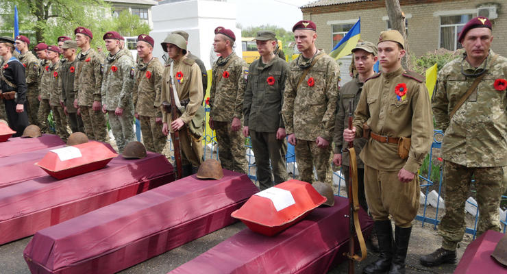 На Донбассе перезахоронили останки воинов Второй мировой